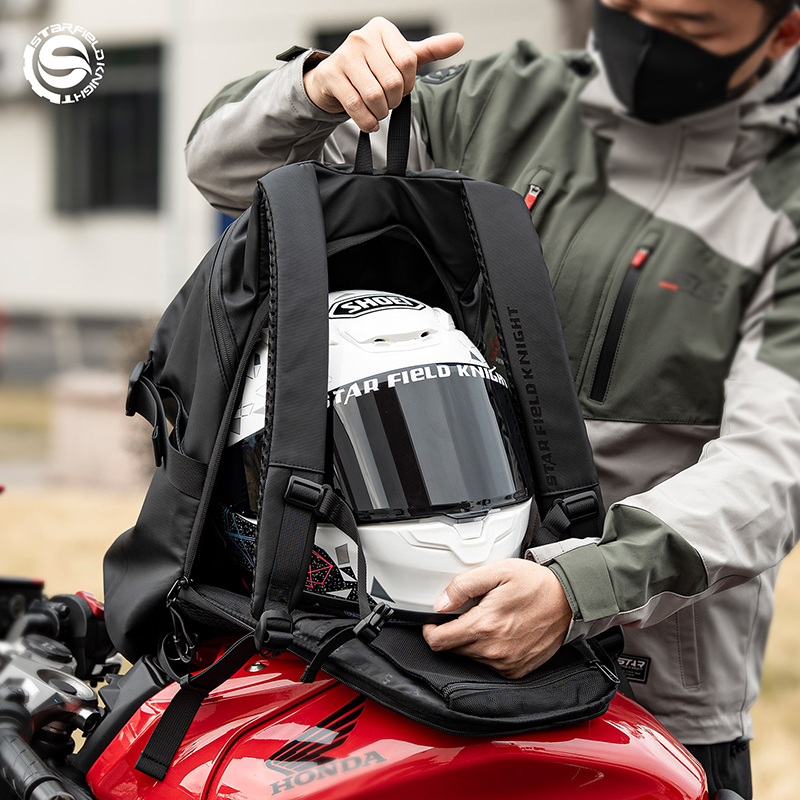 Cycling Gear For Large Men - SFK กระเป๋าใส่หมวกกันน็อคสำหรับขี่มอเตอร์ไซค์ กระเป๋าเป้สะพายหลังสำหรับเดินทางกลางแจ้ง ผ้ากันน้ำกระเซ็น ความจุขนาดใหญ่ แพ็คเกจอุปกรณ์ขี่มอเตอร์ไซค์สำหรับผู้ชายและผู้หญิง